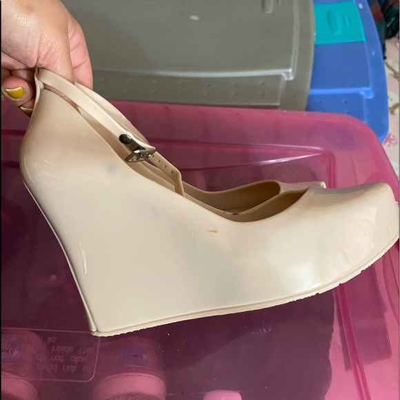 Cream wedges - Picture 2 of 6